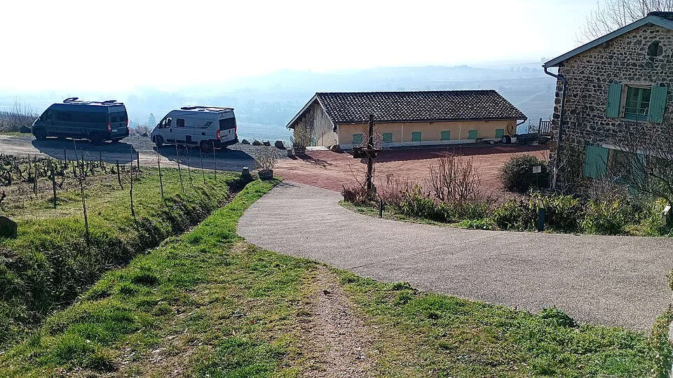 Campers op camperplaats Baron de l’Ecluse in Frankrijk