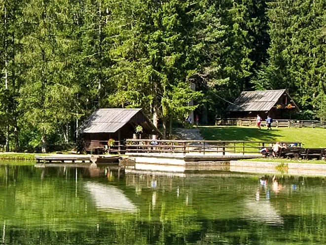 Mountain Camping & Glamping in Slovenië — via ACSI Eurocampings